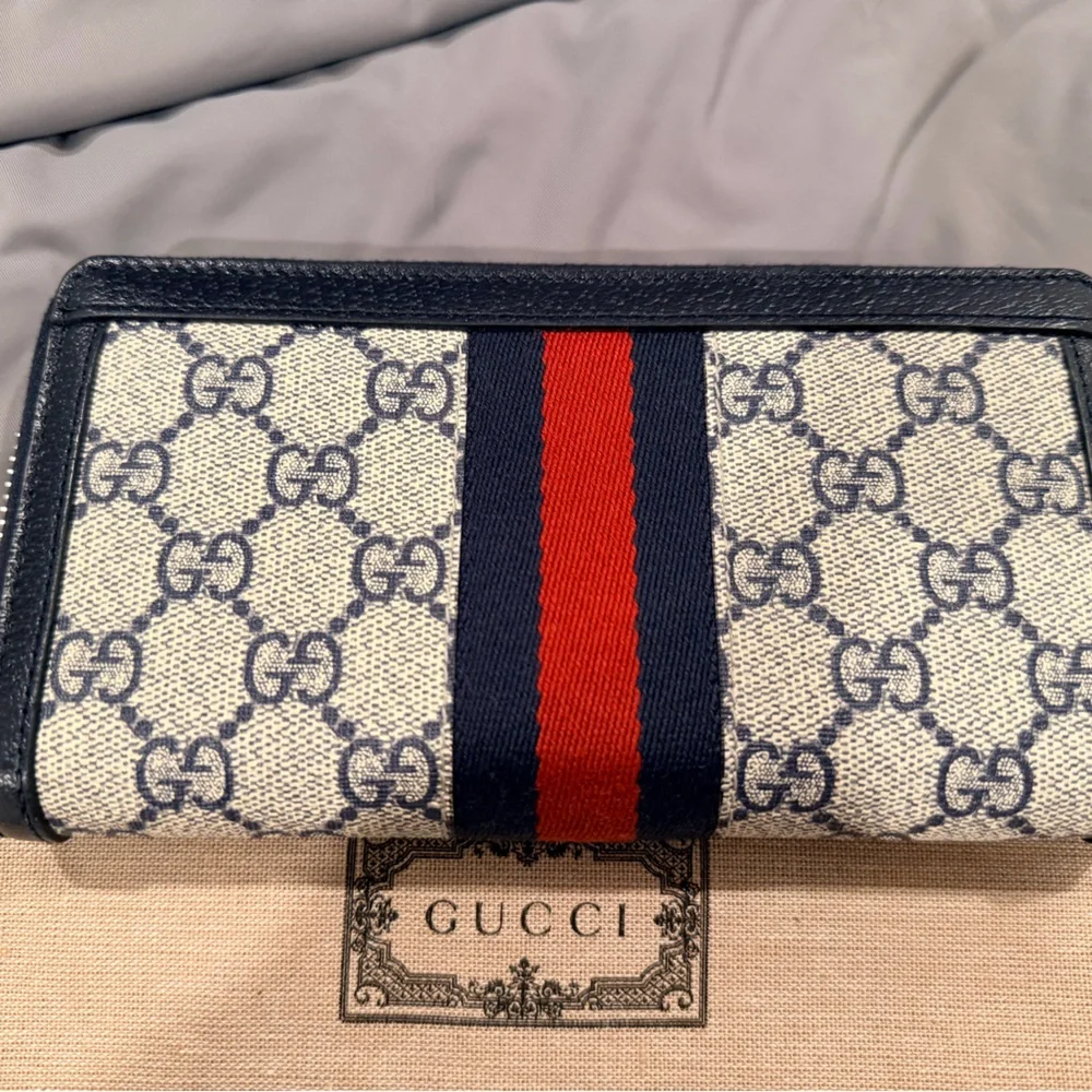Gucci Beige and Navy Wallet with Red Accent - Picture 6 of 8